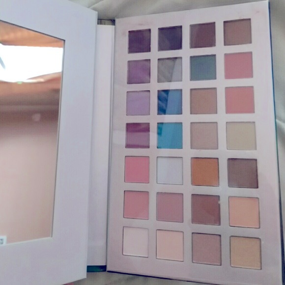 🎉HOST PICK🎉Ulta Cosmetics Hello Beautiful Pallet - Picture 4 of 4